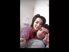 Sophia Lee monta su  ...