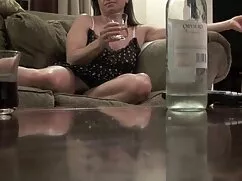Chica de garganta mu ...